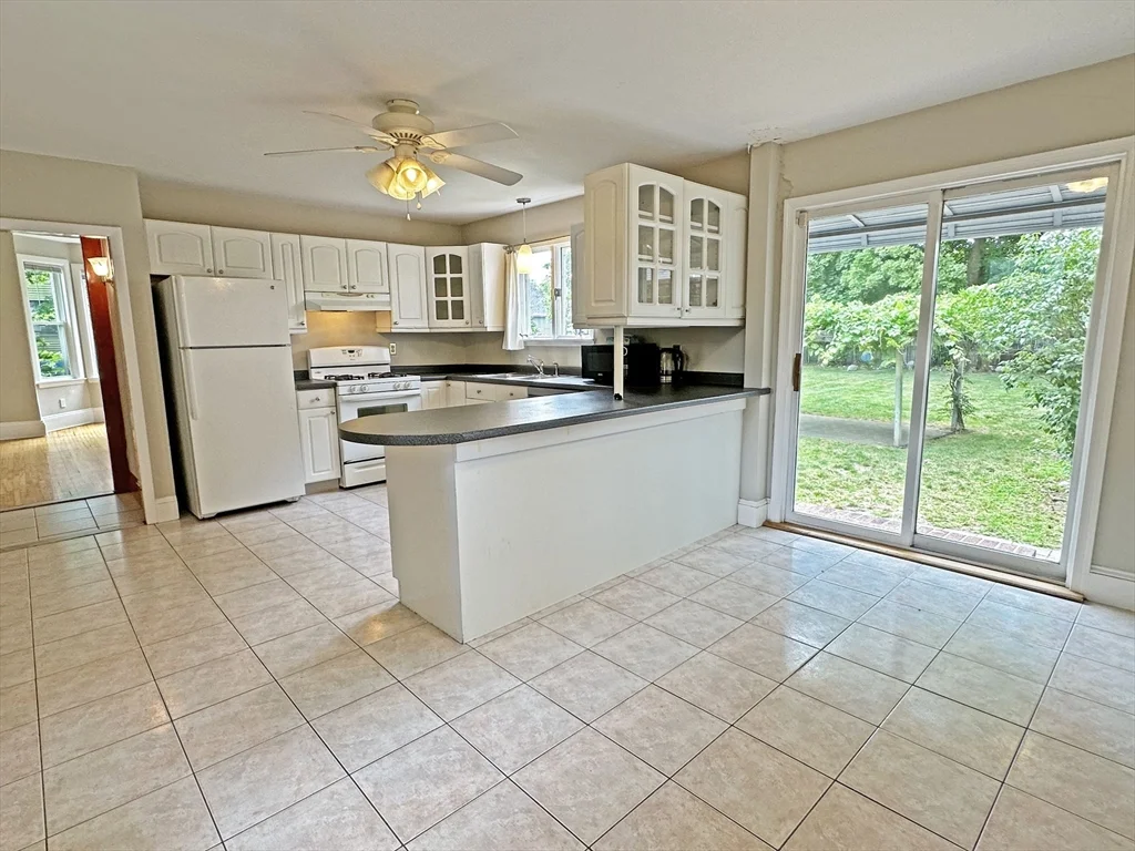 4 bed, 2 bath apartment for rent at 21 Elm St, West Newton — photo 11 of 24