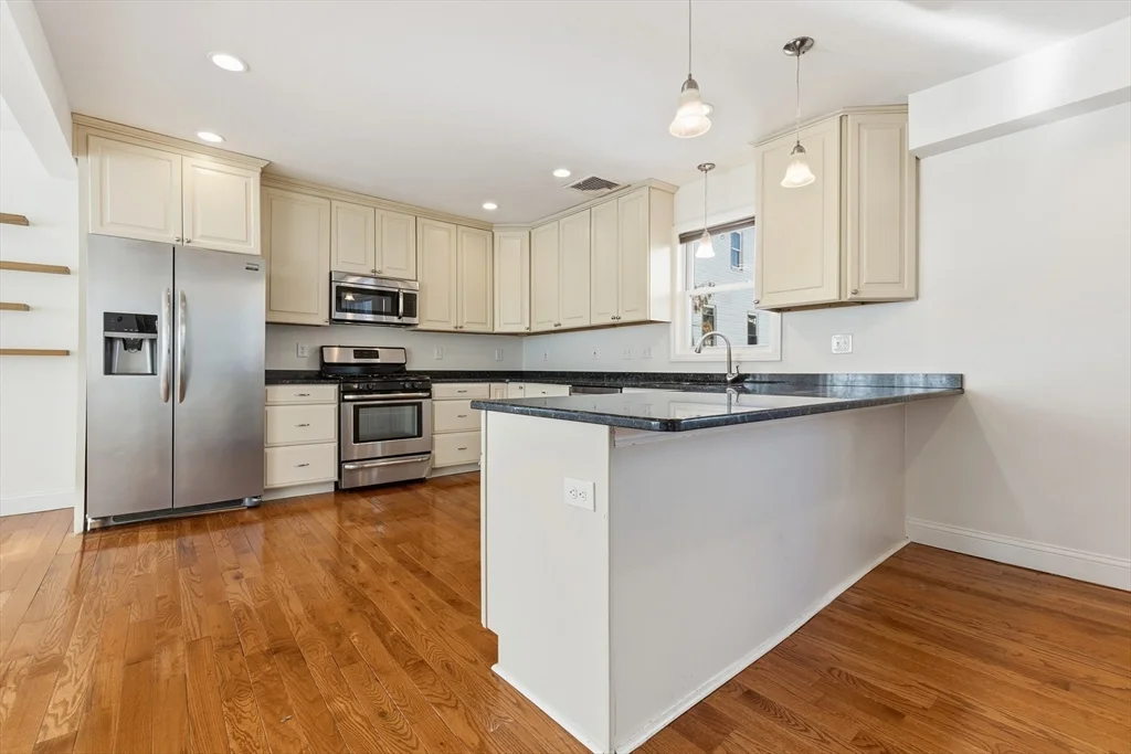 4 bed, 3 bath apartment for rent at 21 Emerton St Unit 2, Salem — photo 4 of 20