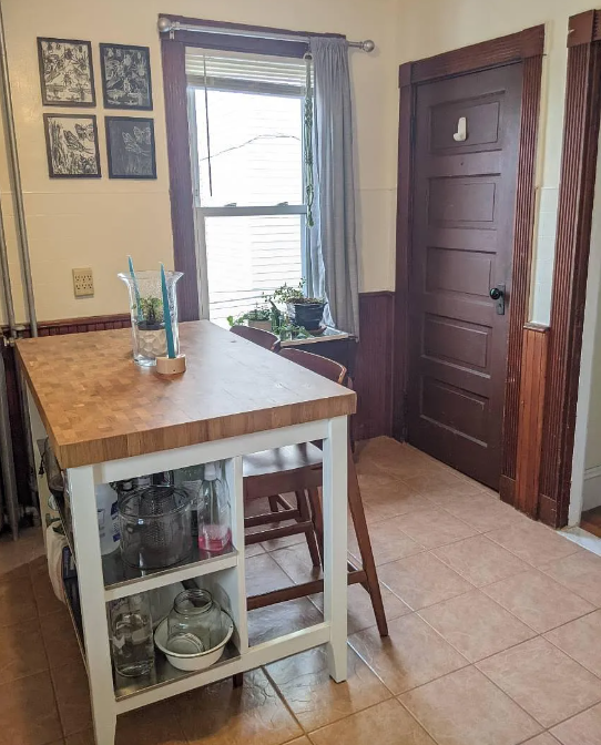 Studio bed, 1 bath apartment for rent at 21 Endicott Ave Unit 4, West Somerville — photo 2 of 11