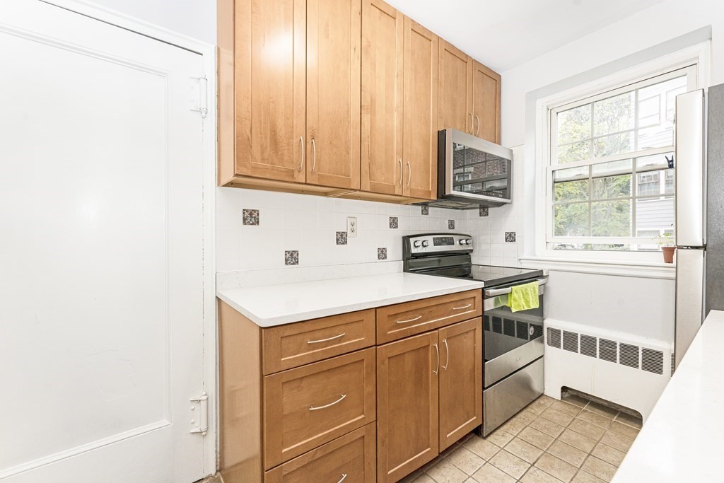 2 bed, 1 bath apartment for rent at 21 Englewood Ave Unit 2, Salisbury Road - Corey Farm — photo 8 of 22