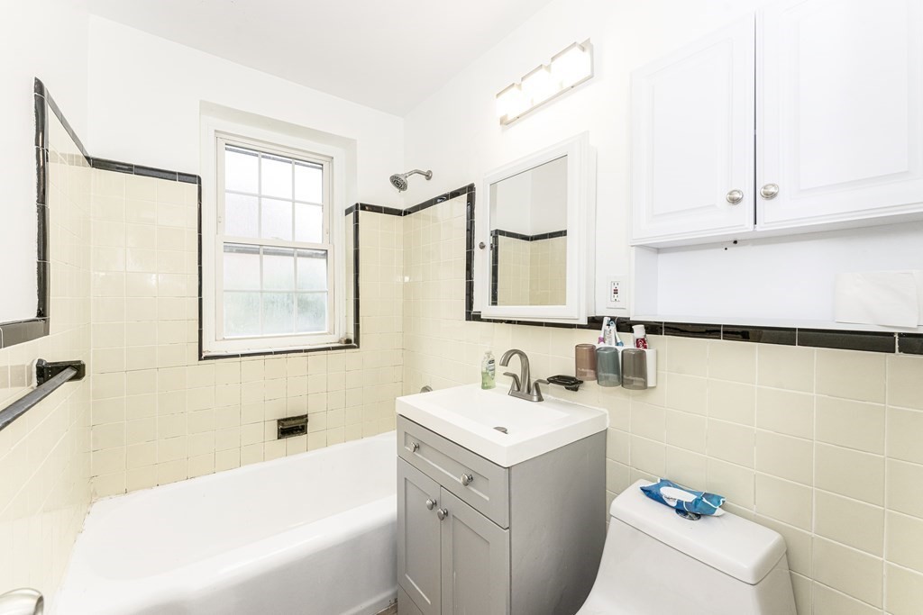 2 bed, 1 bath apartment for rent at 21 Englewood Ave Unit 2, Salisbury Road - Corey Farm — photo 17 of 22