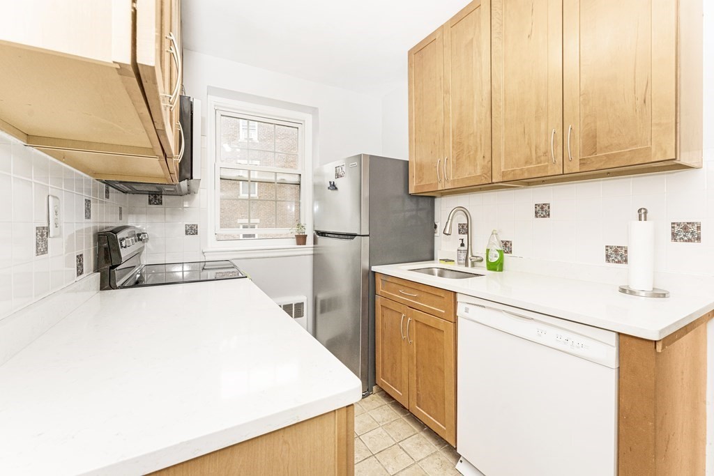 2 bed, 1 bath apartment for rent at 21 Englewood Ave Unit 2, Salisbury Road - Corey Farm — photo 6 of 22
