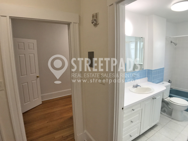2 bed, 1 bath apartment for rent at 21 Fairbanks St Unit 23, Griggs Park — photo 3 of 16