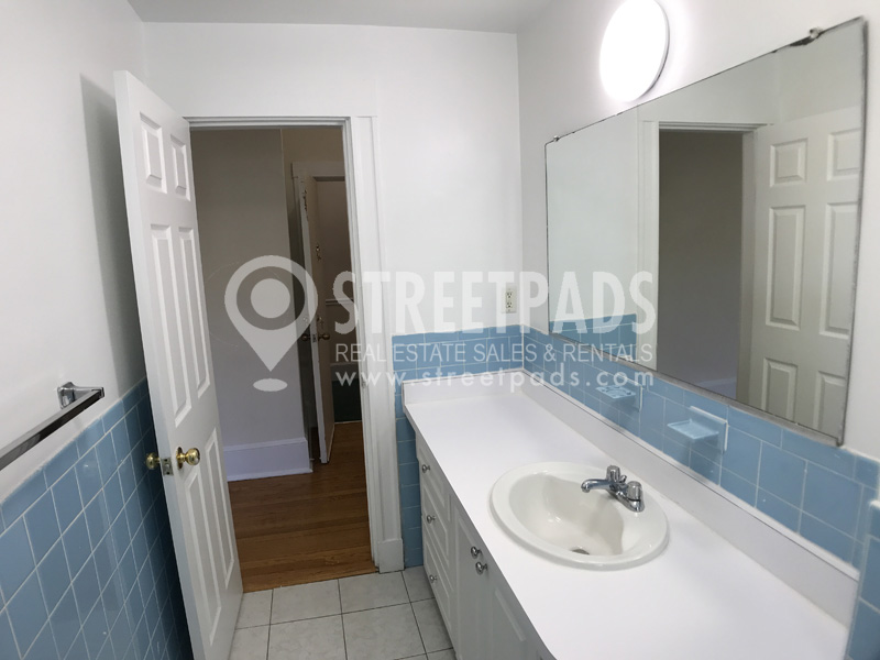 2 bed, 1 bath apartment for rent at 21 Fairbanks St Unit 23, Griggs Park — photo 5 of 16