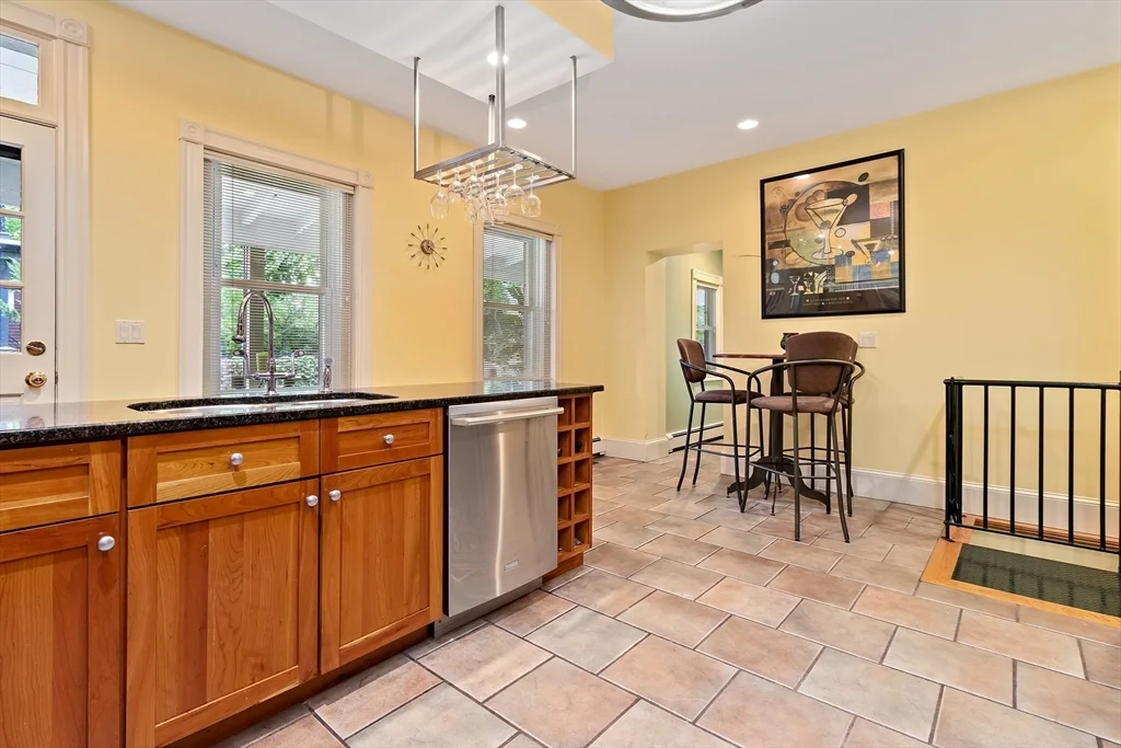 Studio bed, 1 bath apartment for rent at 21 Fayette St Unit 1, Mid Cambridge — photo 3 of 9