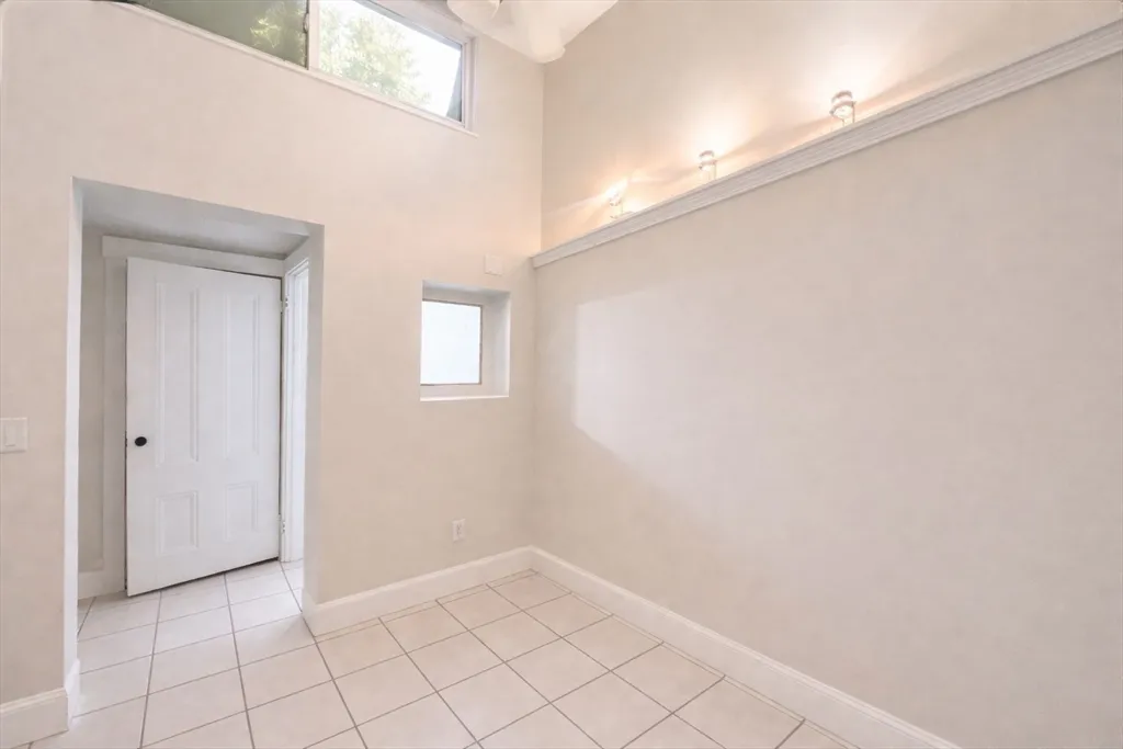 1 bed, 1 bath apartment for rent at 21 Fayette St Unit 3, Mid Cambridge — photo 10 of 13