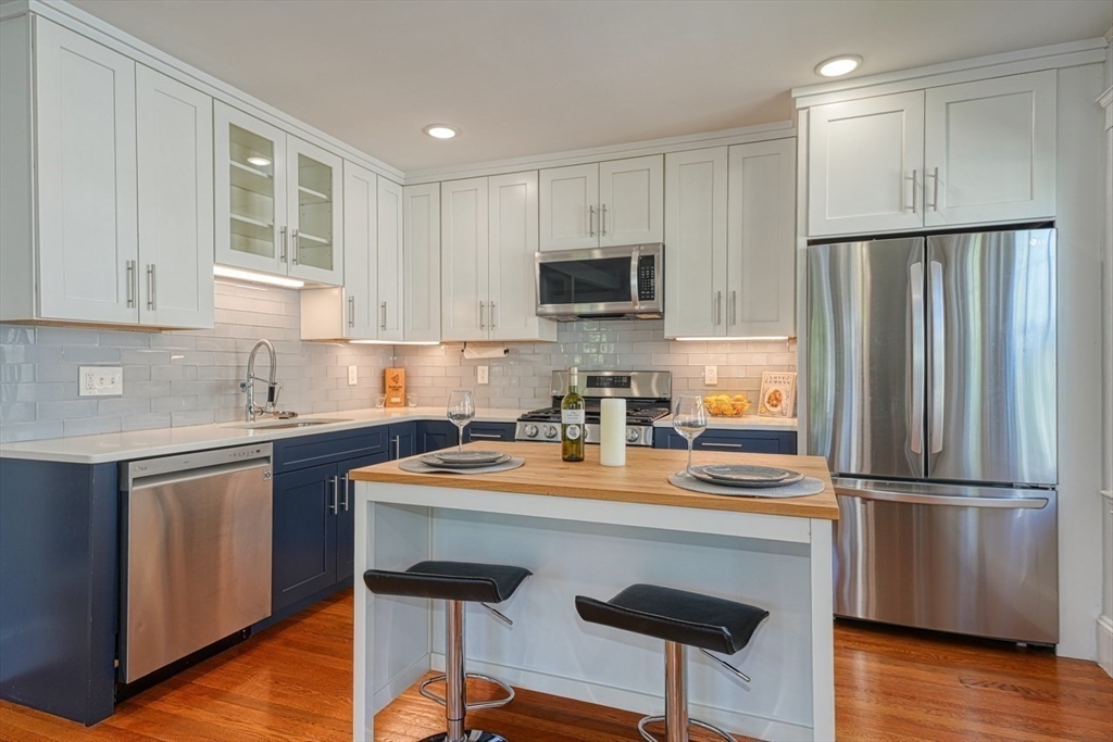 3 bed, 2 bath apartment for rent at 21 Fessenden Rd Unit 21, Arlington — photo 2 of 28