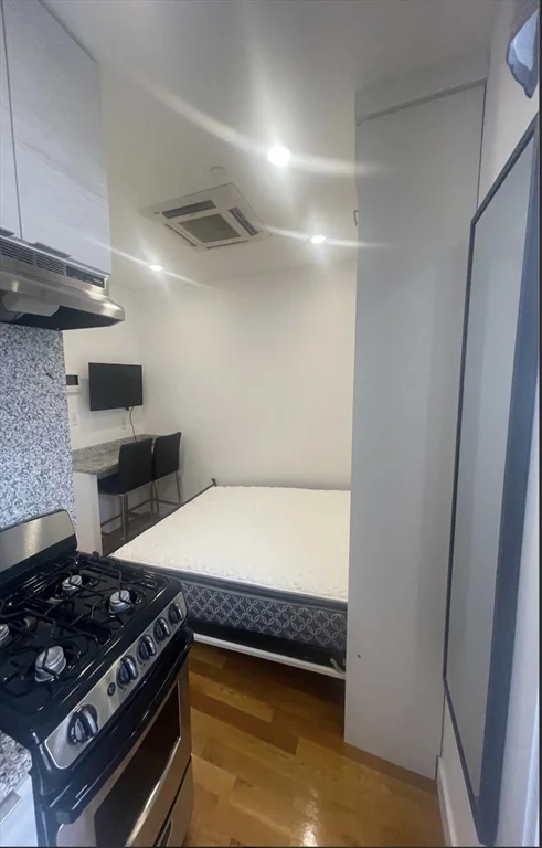Studio bed, 1 bath apartment for rent at 21 Fifth St Unit 11, Chelsea — photo 6 of 12