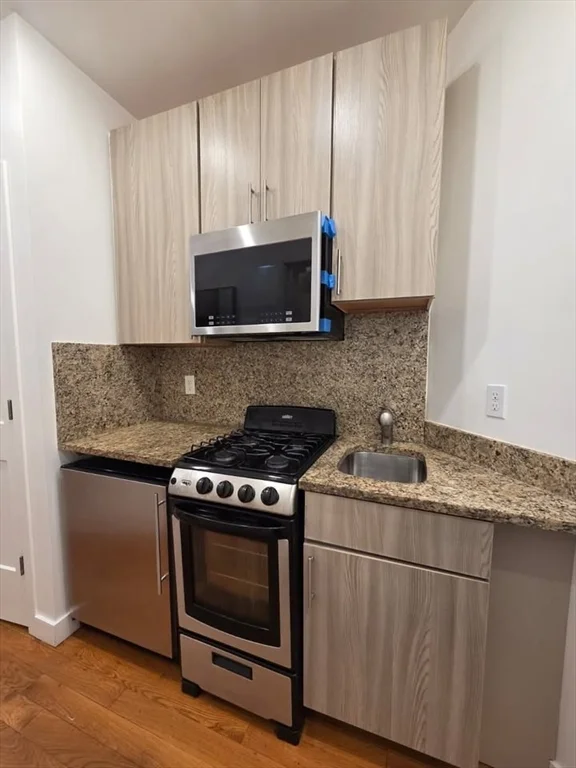 Studio bed, 1 bath apartment for rent at 21 Fifth St Unit 13, Chelsea — photo 3 of 13