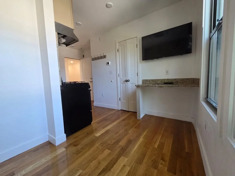 Studio bed, 1 bath apartment for rent at 21 Fifth St Unit 19, Chelsea — photo 3 of 6