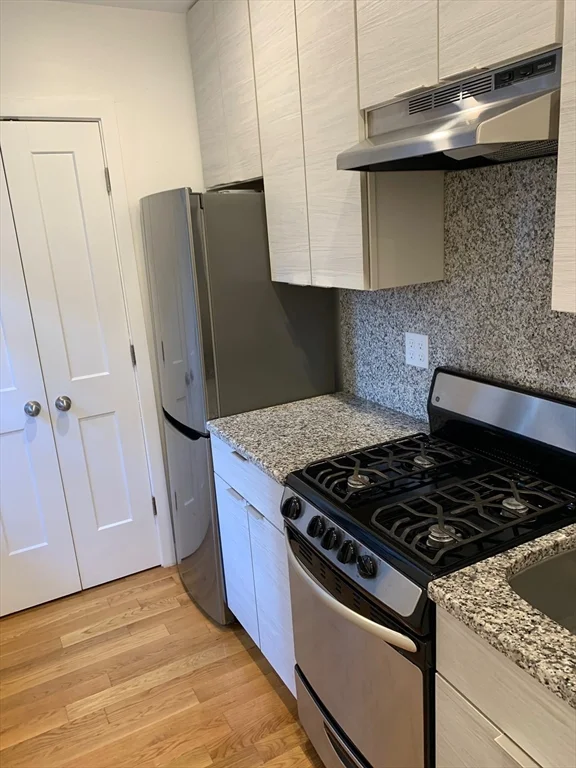 Studio bed, 1 bath apartment for rent at 21 Fifth Unit 17, Chelsea — photo 11 of 13