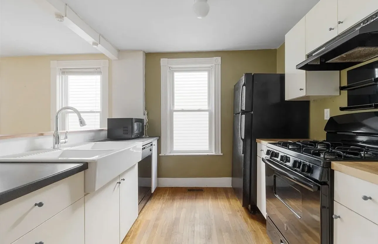 2 bed, 1 bath apartment for rent at 21 Florence St Unit 1, Cambridgeport — photo 3 of 15