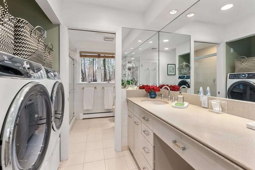 4 bed, 3 bath apartment for rent at 21 Gail Rd, Weston — photo 10 of 16