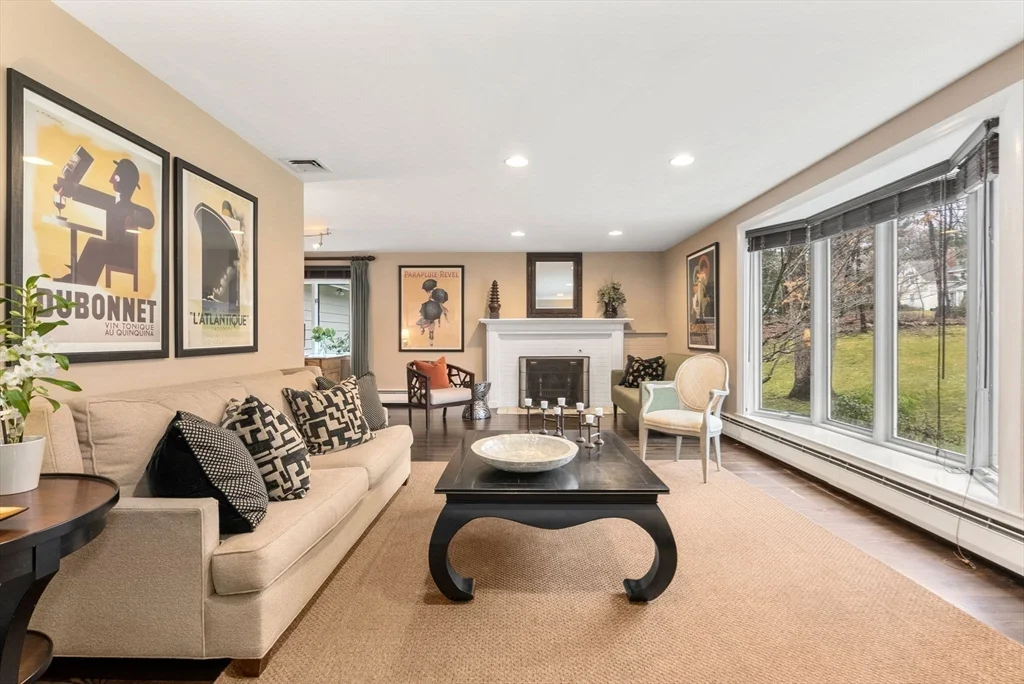 4 bed, 3 bath apartment for rent at 21 Gail Rd, Weston — photo 3 of 16