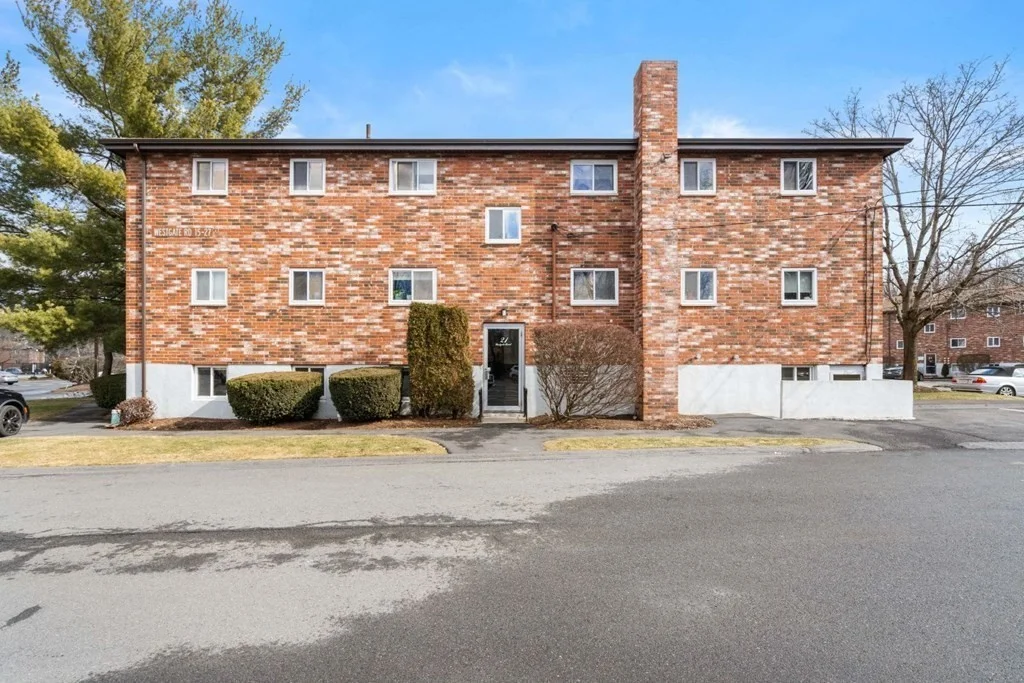 2 bed, 1 bath apartment for rent at 21 Gates St Unit 1, West Roxbury — photo 1 of 18