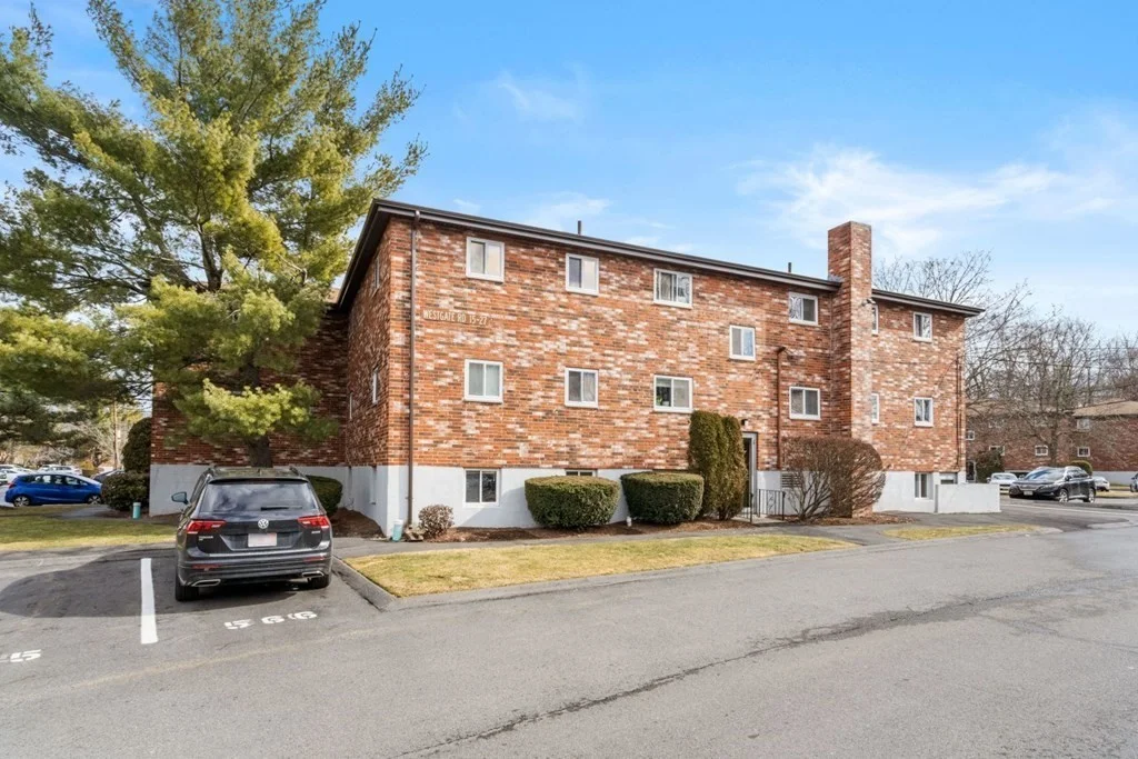 2 bed, 1 bath apartment for rent at 21 Gates St Unit 1, West Roxbury — photo 2 of 18