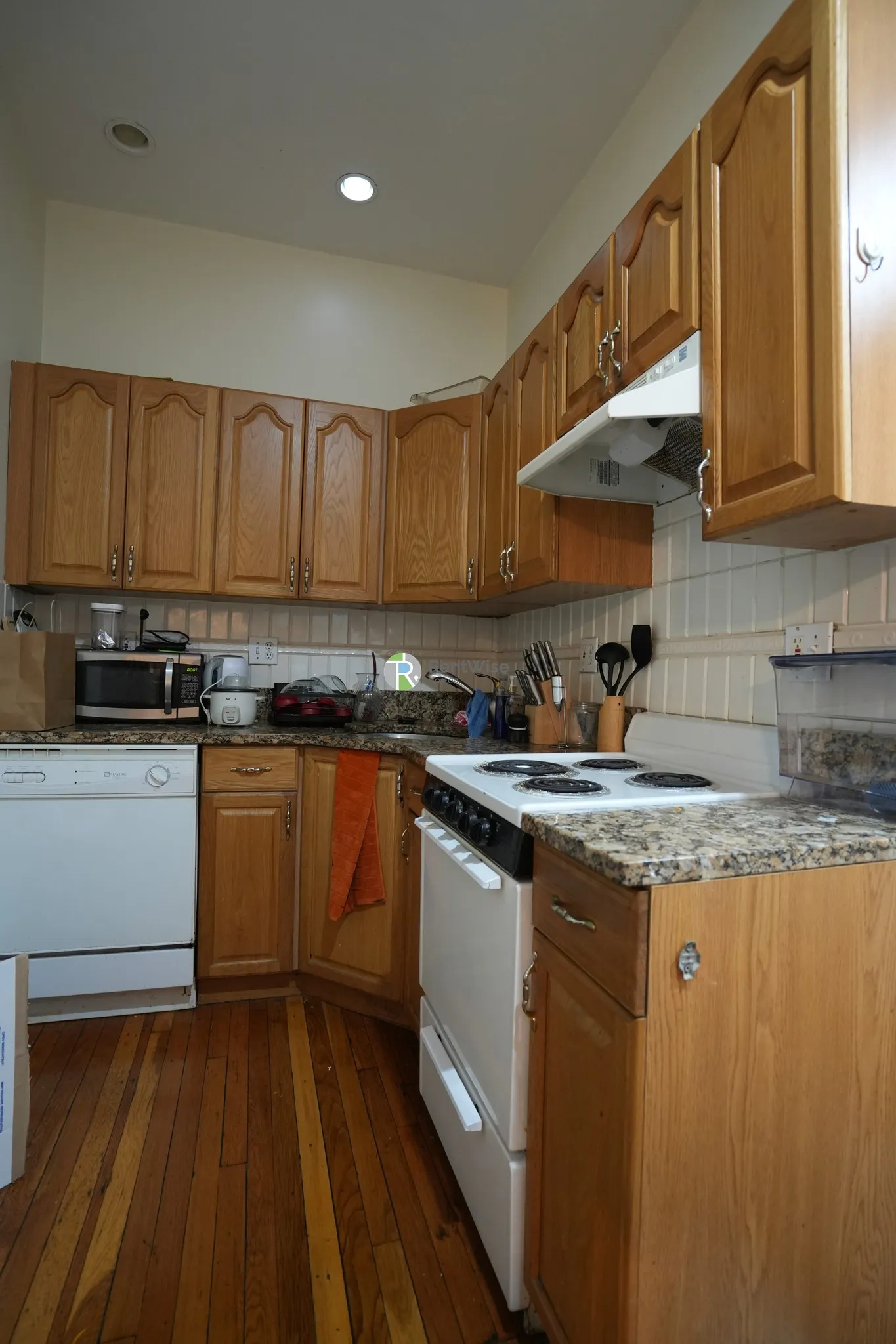 3 bed, 2 bath apartment for rent at 21 Gibbs St Unit 2, North Brookline — photo 5 of 26