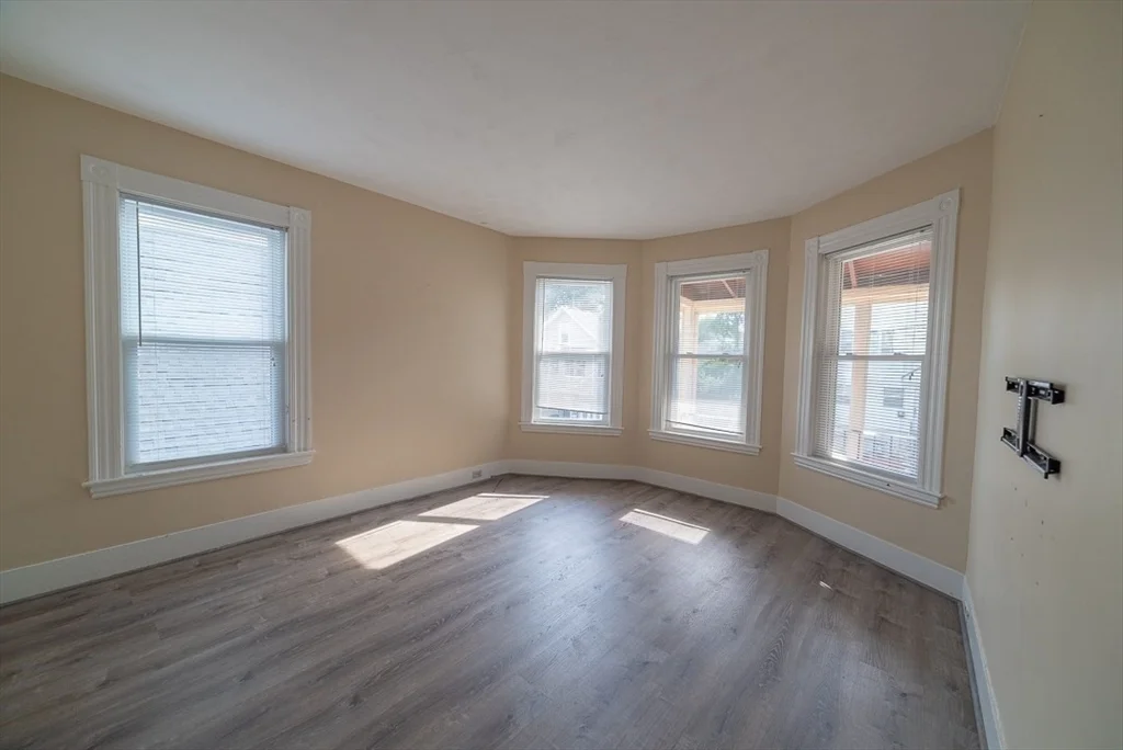 2 bed, 1 bath apartment for rent at 21 Granville Ave Unit 2, Maplewood — photo 3 of 9
