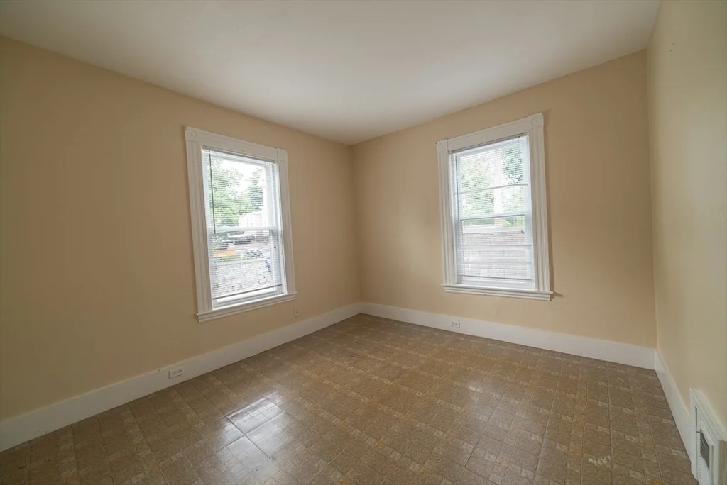 2 bed, 1 bath apartment for rent at 21 Granville Ave Unit 2, Maplewood — photo 6 of 9