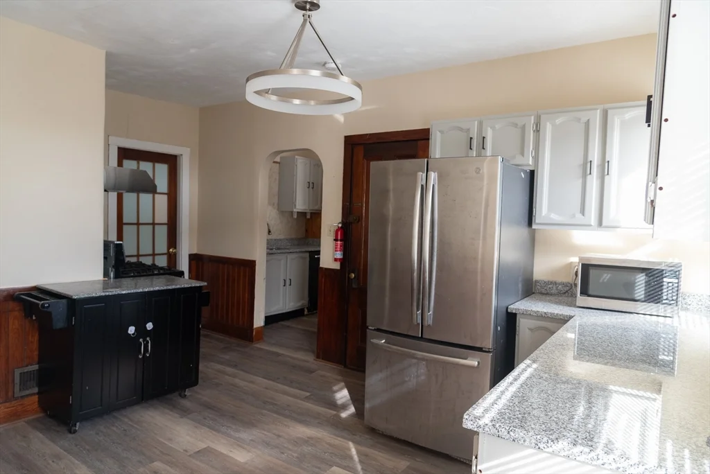 2 bed, 1 bath apartment for rent at 21 Granville Ave Unit 2, Maplewood — photo 2 of 9