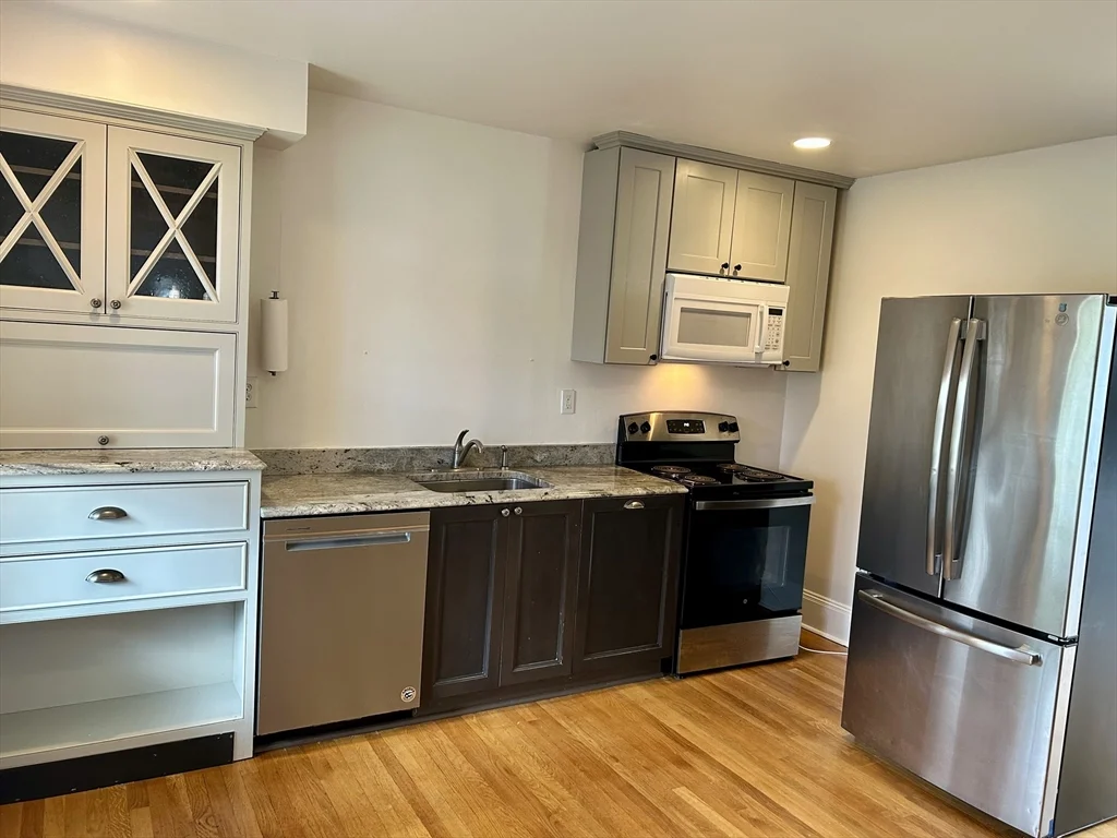 3 bed, 2 bath apartment for rent at 21 Great Rd Unit 21, Acton — photo 2 of 16