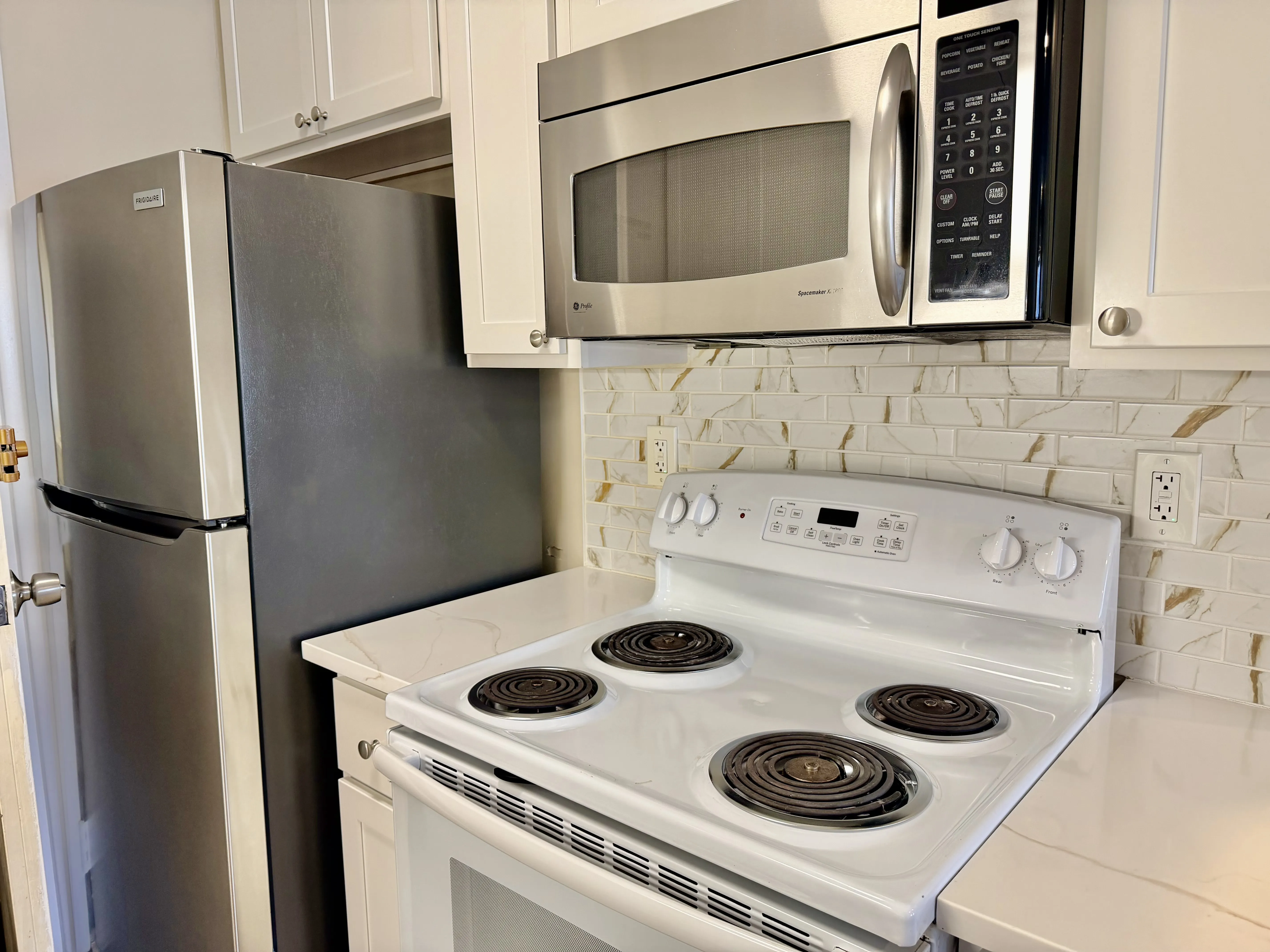 2 bed, 1 bath apartment for rent at 21 Greenwood St Unit 10, Melrose — photo 9 of 9