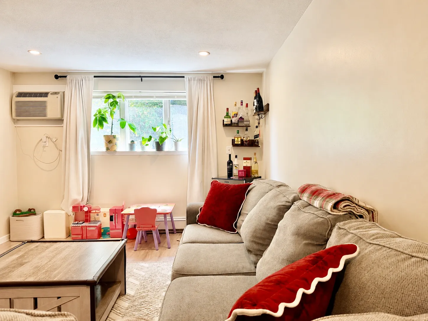 2 bed, 1 bath apartment for rent at 21 Greenwood St Unit 3, Melrose