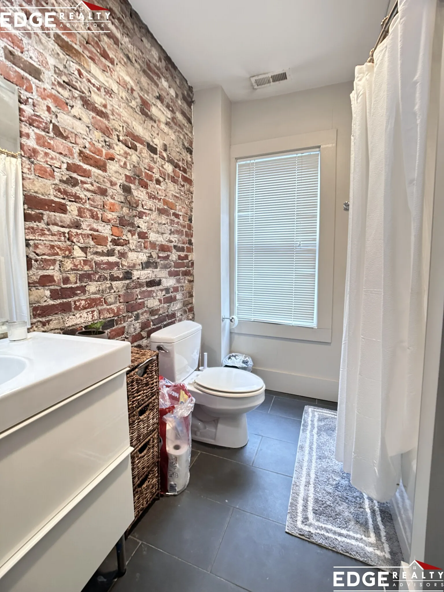 5 bed, 2 bath apartment for rent at 21 Greylock Rd Unit 1, Allston — photo 10 of 11
