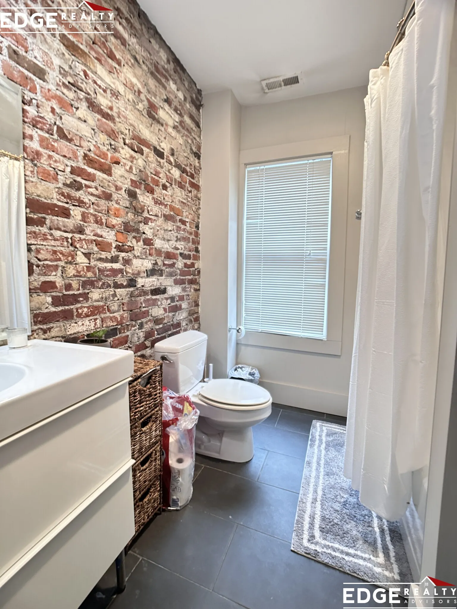 5 bed, 2 bath apartment for rent at 21 Greylock Rd Unit N/A, Allston — photo 3 of 11
