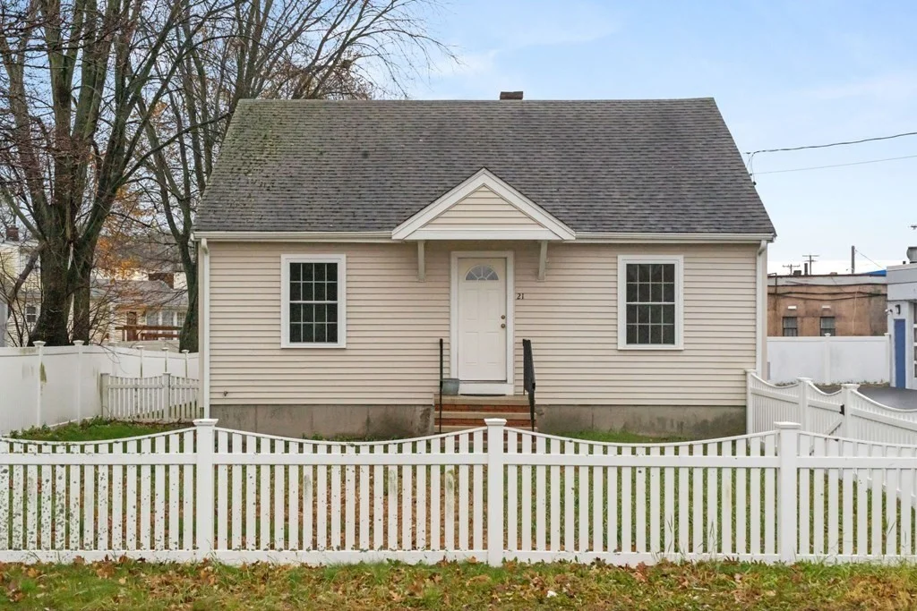4 bed, 1 bath apartment for rent at 21 Halliden St Unit 21, Stoughton — photo 1 of 13