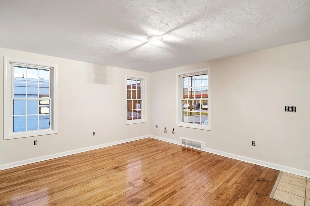 4 bed, 1 bath apartment for rent at 21 Halliden St Unit 21, Stoughton — photo 6 of 13