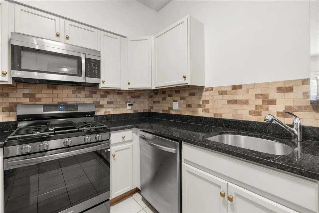 2 bed, 2 bath apartment for rent at 21 Hampshire Rd Unit 101, Methuen — photo 8 of 18