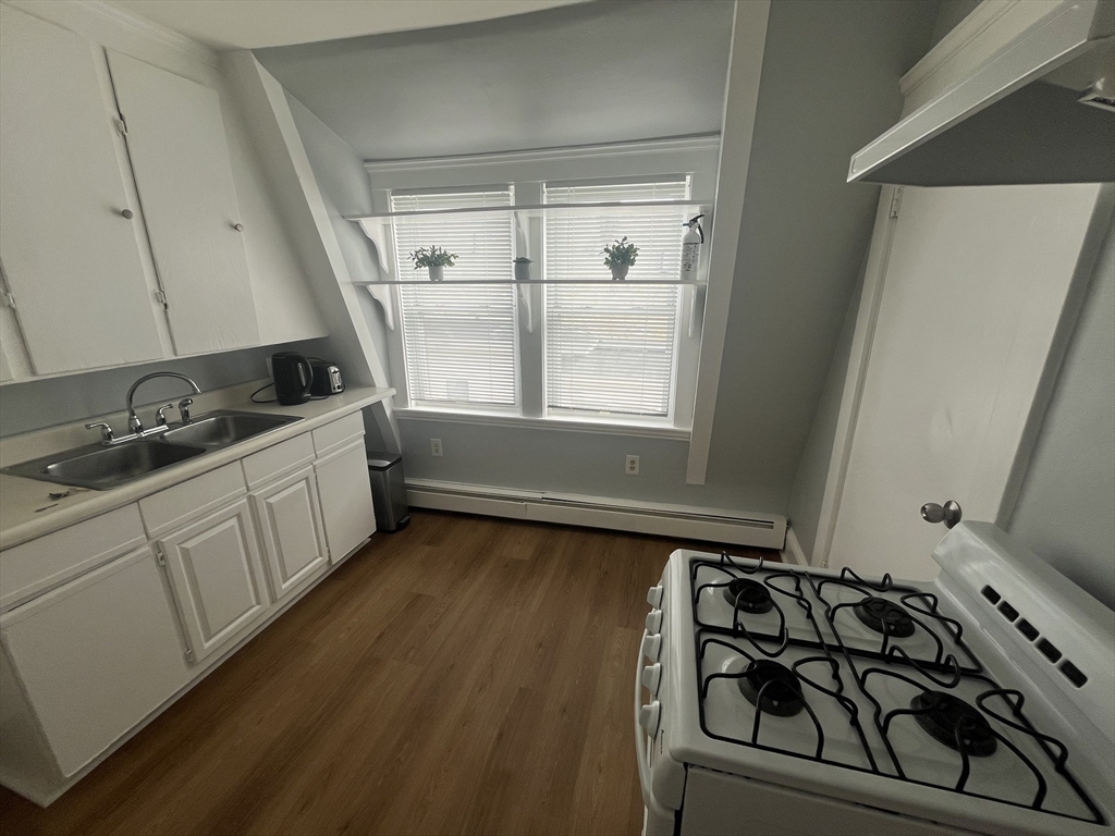 1 bed, 1 bath apartment for rent at 21 Harbor Unit 4, Salem — photo 1 of 6