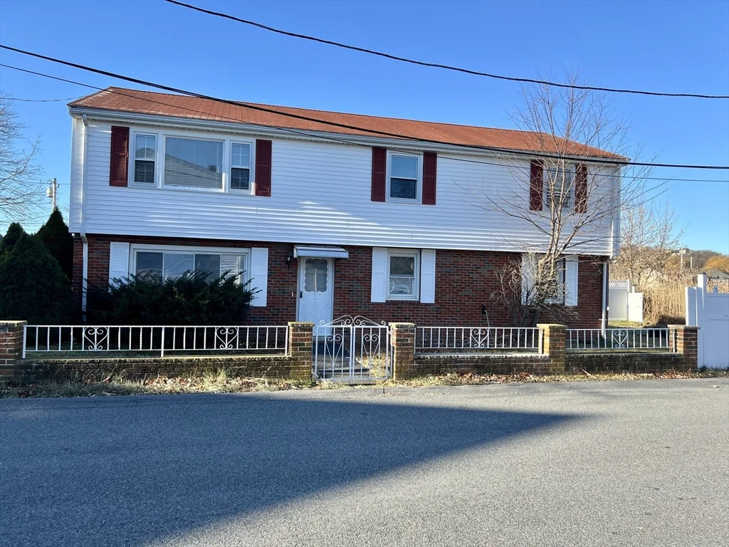 3 bed, 2 bath apartment for rent at 21 Harlow, Saugus
