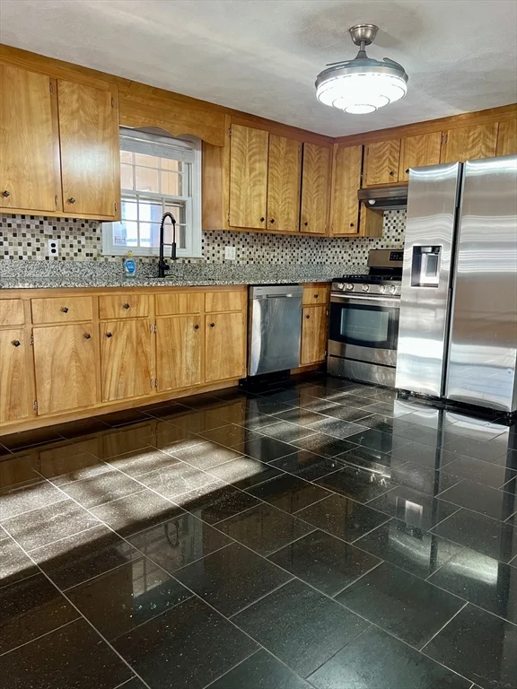 3 bed, 2 bath apartment for rent at 21 Harlow, Saugus — photo 3 of 21