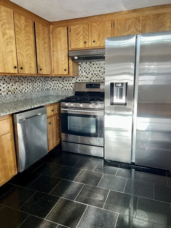 3 bed, 2 bath apartment for rent at 21 Harlow, Saugus — photo 4 of 21