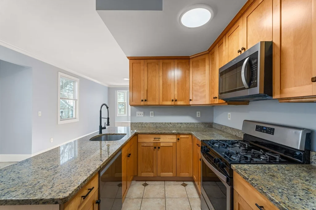 2 bed, 2 bath apartment for rent at 21 Harris St Unit 2, Ward Two — photo 4 of 15