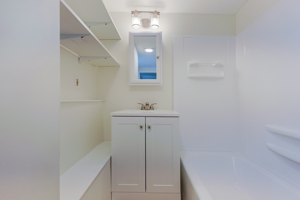 3 bed, 1 bath apartment for rent at 21 Harris Unit 3, Peabody — photo 14 of 17