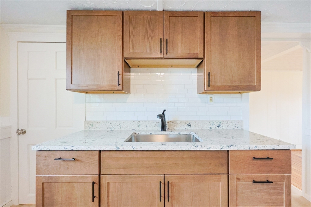 3 bed, 1 bath apartment for rent at 21 Harris Unit 3, Peabody — photo 5 of 17