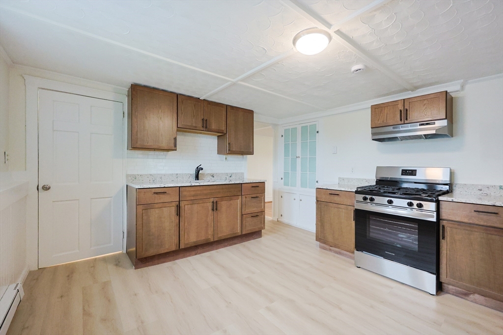 3 bed, 1 bath apartment for rent at 21 Harris Unit 3, Peabody — photo 4 of 17