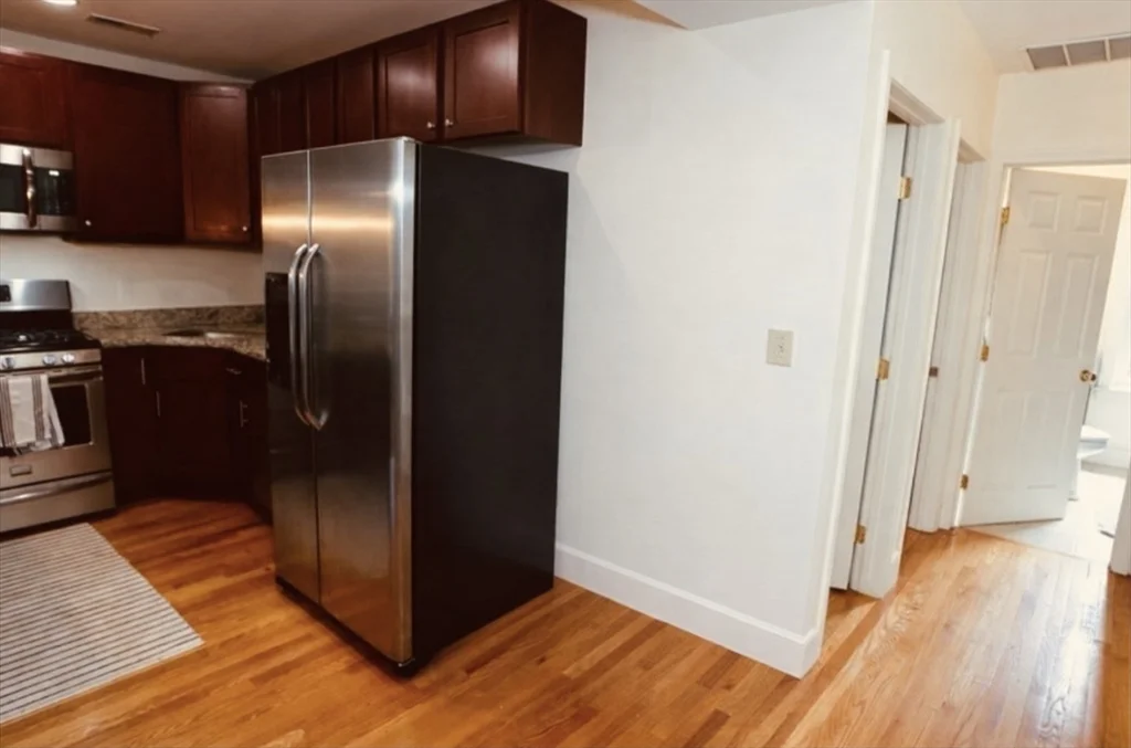 3 bed, 2 bath apartment for rent at 21 Highland Park Ave Unit 2, Roxbury — photo 6 of 25