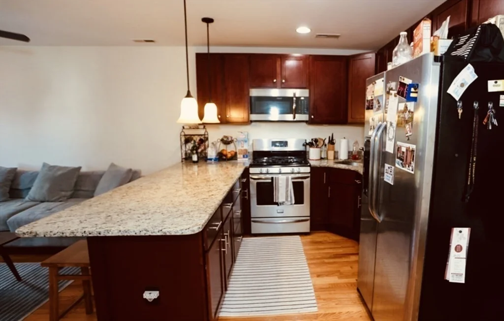 3 bed, 2 bath apartment for rent at 21 Highland Park Ave Unit 2, Roxbury — photo 4 of 25