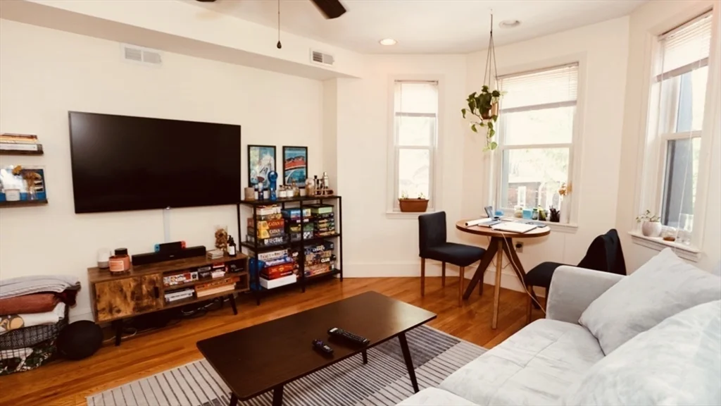 3 bed, 2 bath apartment for rent at 21 Highland Park Ave Unit 2, Roxbury — photo 7 of 25