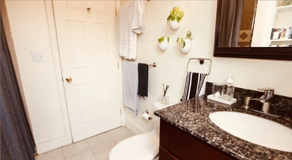 3 bed, 2 bath apartment for rent at 21 Highland Park Ave Unit 2, Roxbury — photo 12 of 25