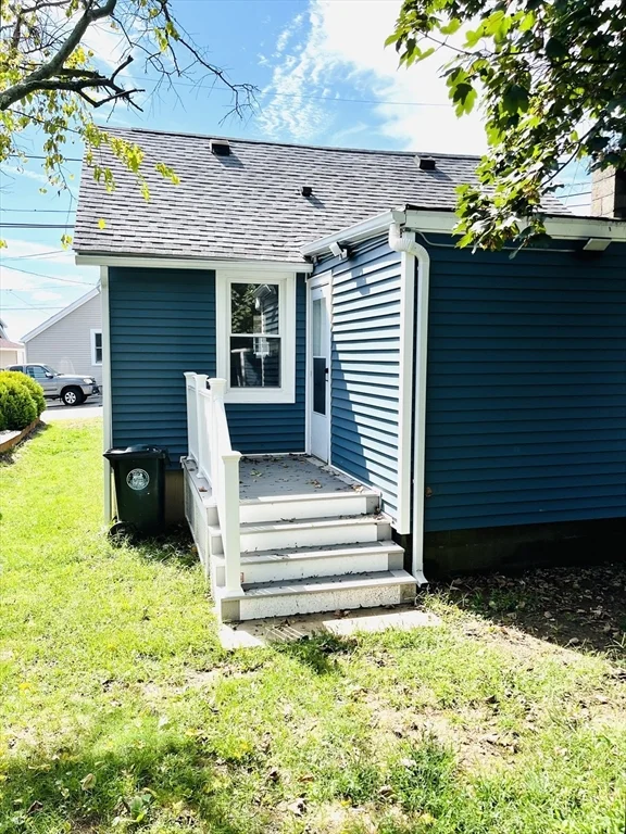 2 bed, 1 bath apartment for rent at 21 Hillside Ave Unit 0, Swansea — photo 3 of 20