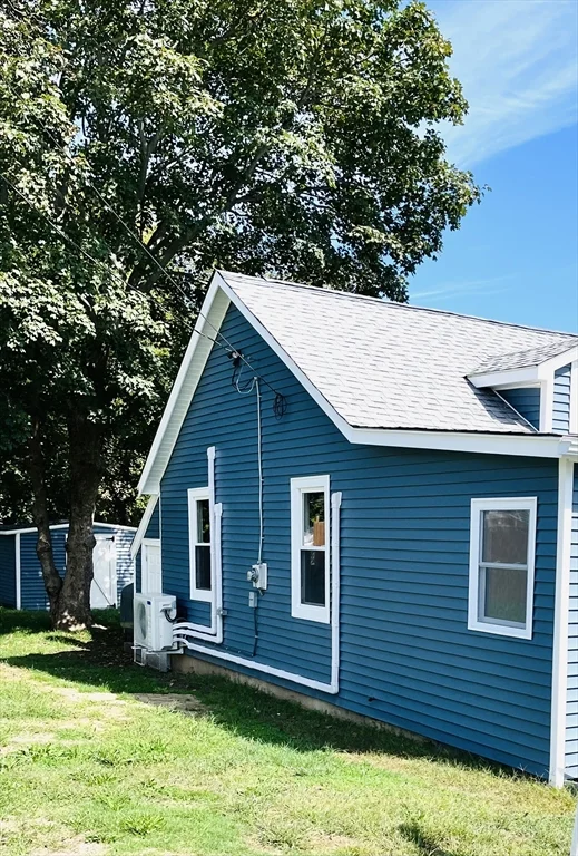 2 bed, 1 bath apartment for rent at 21 Hillside Ave Unit 0, Swansea — photo 4 of 20