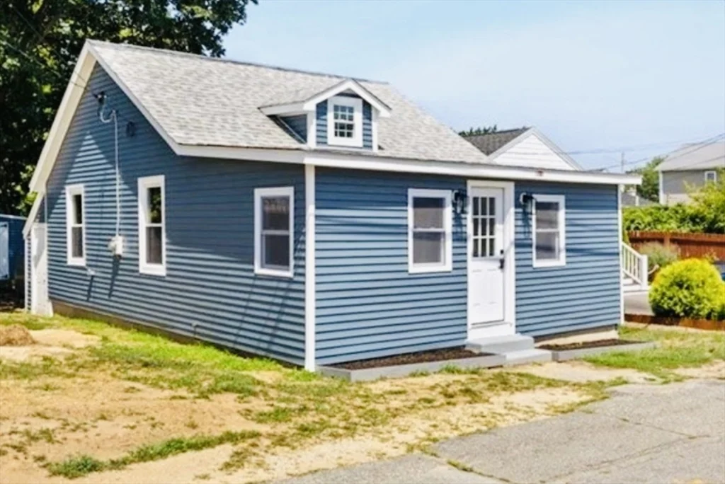 2 bed, 1 bath apartment for rent at 21 Hillside Ave Unit 0, Swansea — photo 1 of 20