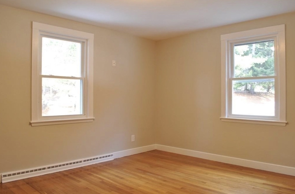 4 bed, 2 bath apartment for rent at 21 Hillside Rd, Lincoln — photo 5 of 10