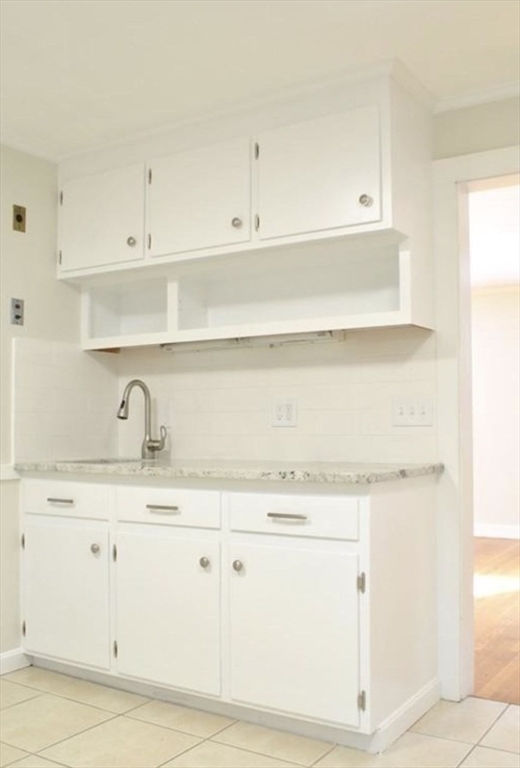 4 bed, 2 bath apartment for rent at 21 Hillside Rd, Lincoln — photo 4 of 10