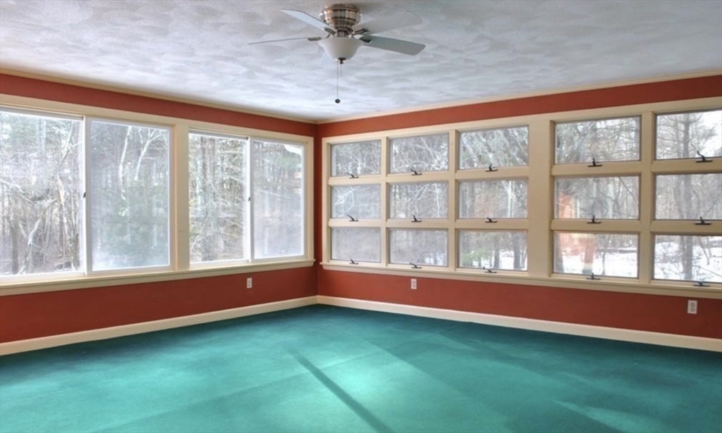 4 bed, 2 bath apartment for rent at 21 Hillside Rd, Lincoln — photo 8 of 10